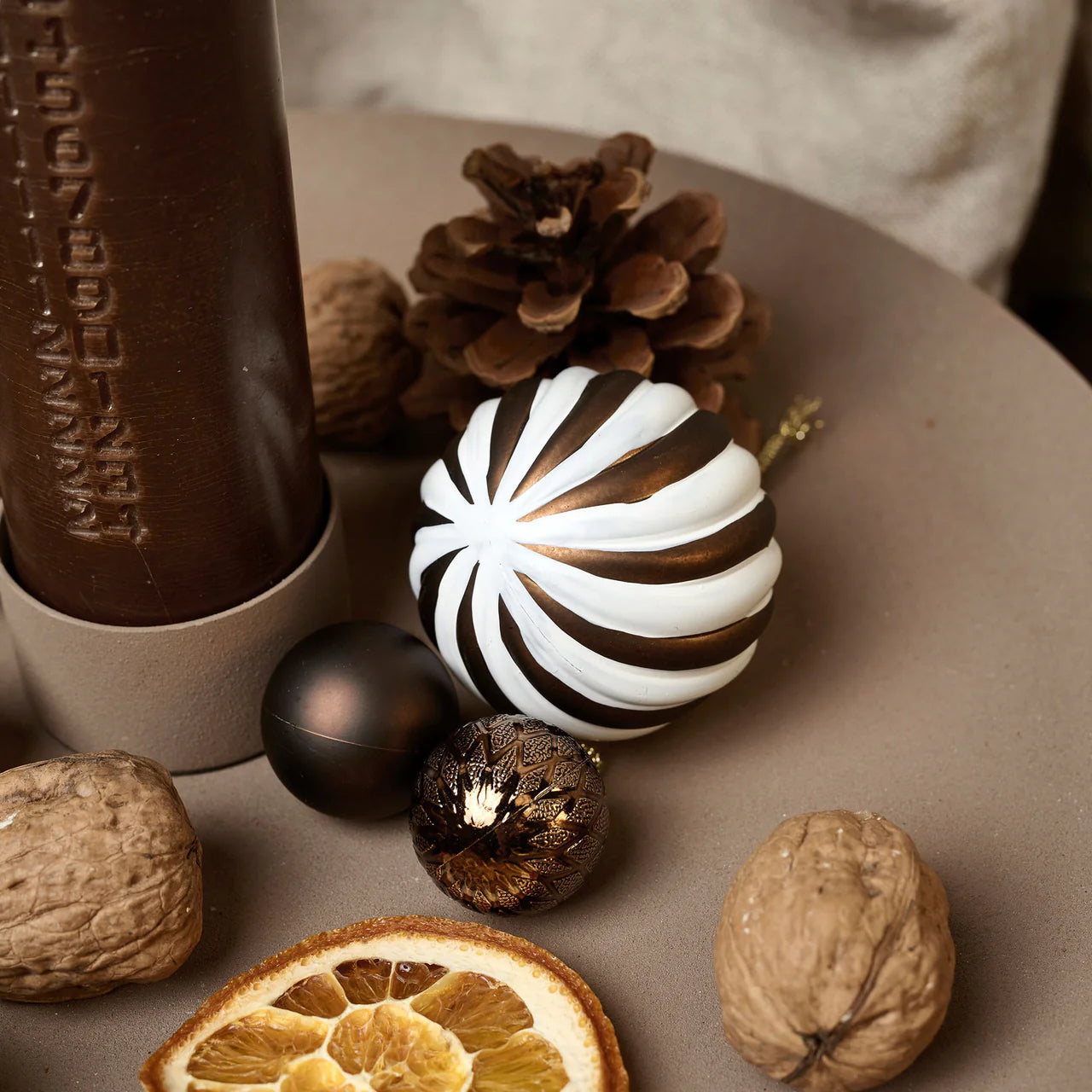 Matthæus Tablett D30 cm mit Kerzenhalter